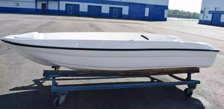 Стеклопластиковая лодка Пингвин (тримаран) в Волгограде