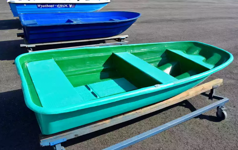 Стеклопластиковая лодка Старт (тримаран) в Волгограде