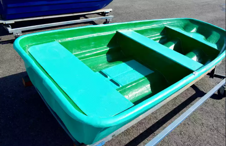 Стеклопластиковая лодка Старт (тримаран) в Волгограде