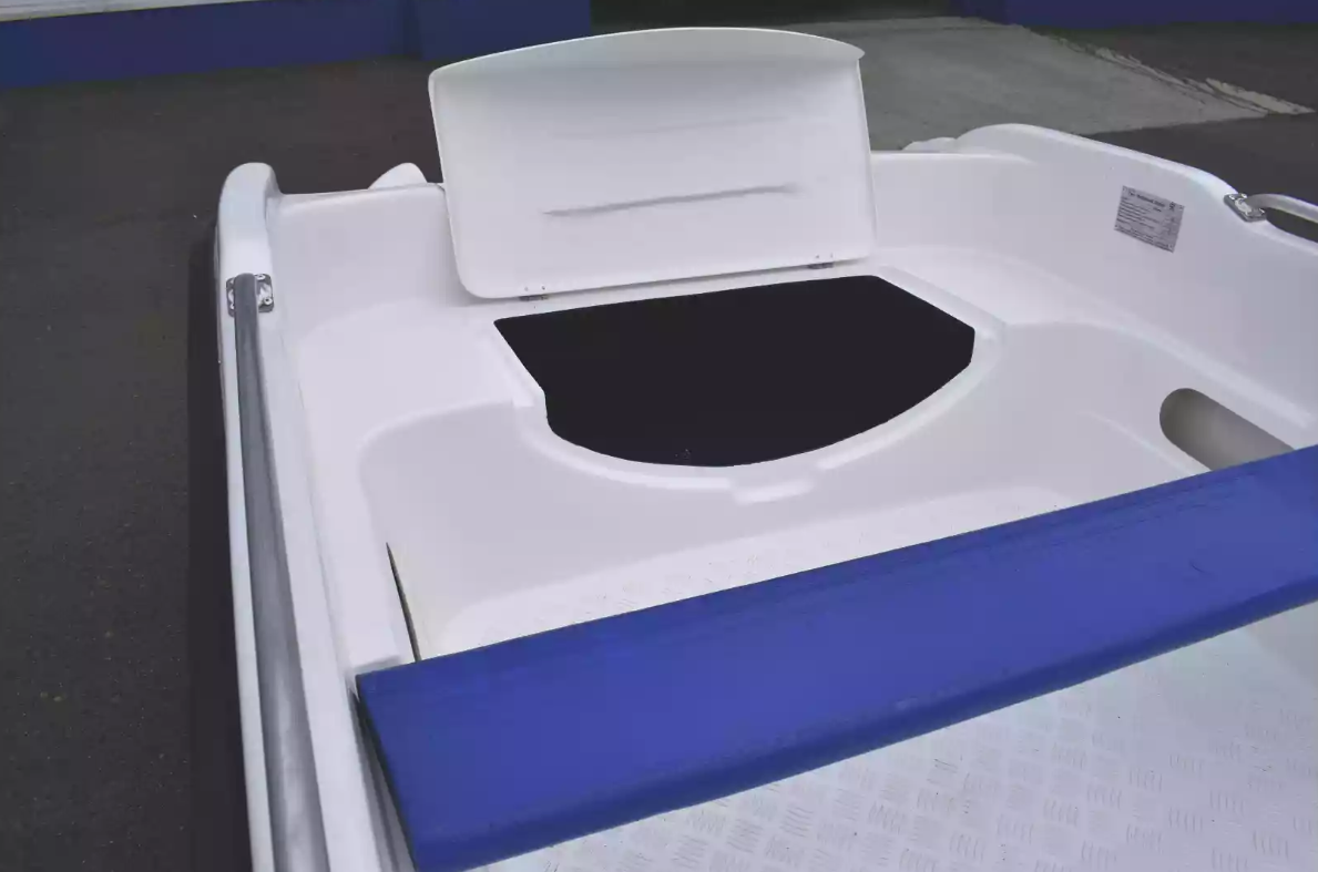 Стеклопластиковая лодка Пингвин New (тримаран) в Волгограде