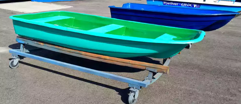 Стеклопластиковая лодка Старт (тримаран) в Волгограде