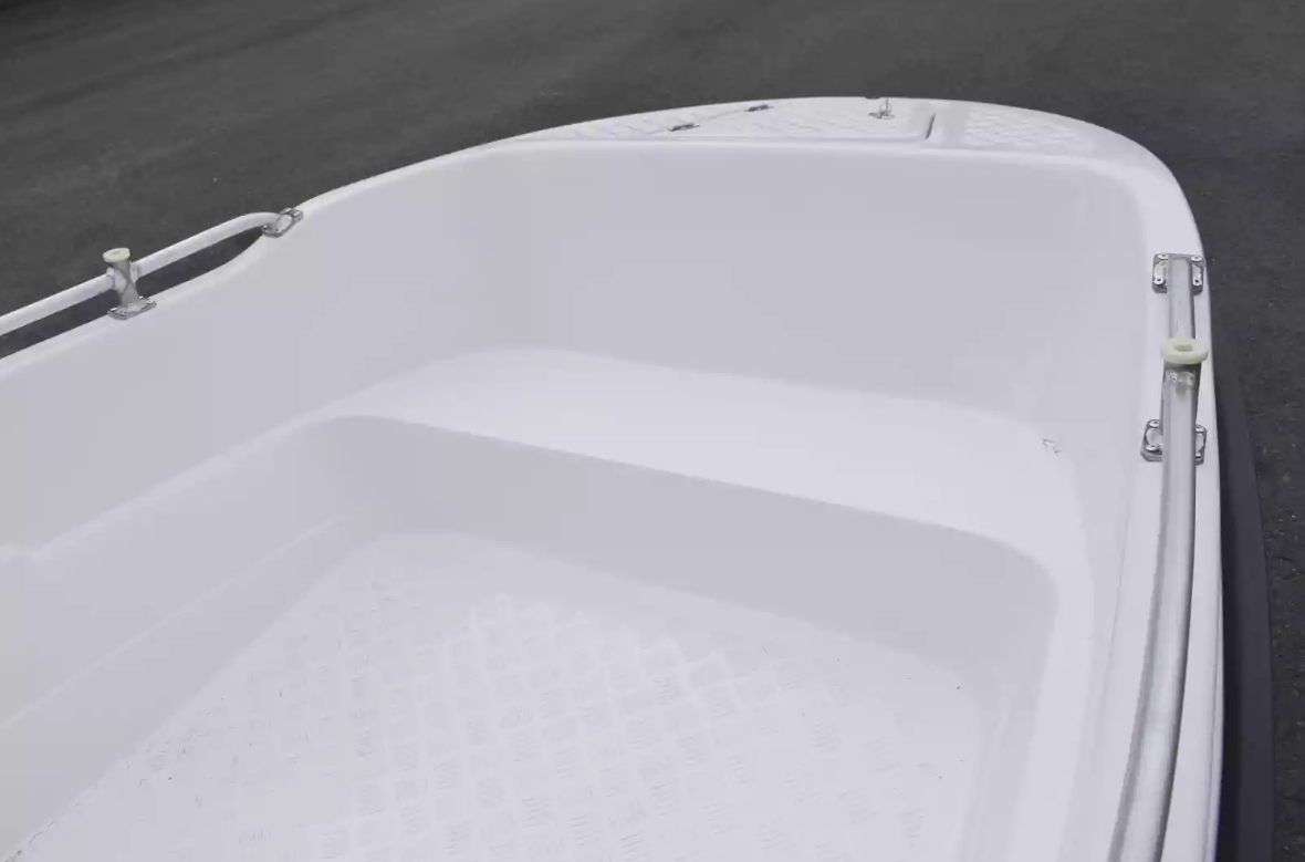 Стеклопластиковая лодка Пингвин New (тримаран) в Волгограде