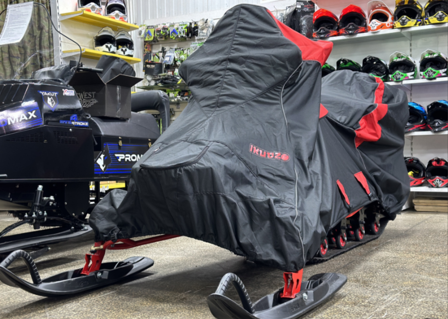 Чехол транспорт. снегохода IKUDZO HUNTER черно-красный Оксфорд ПРЕМИУМ качества с лого IKUDZO в Волгограде