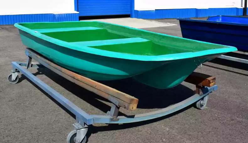 Стеклопластиковая лодка Старт (тримаран) в Волгограде