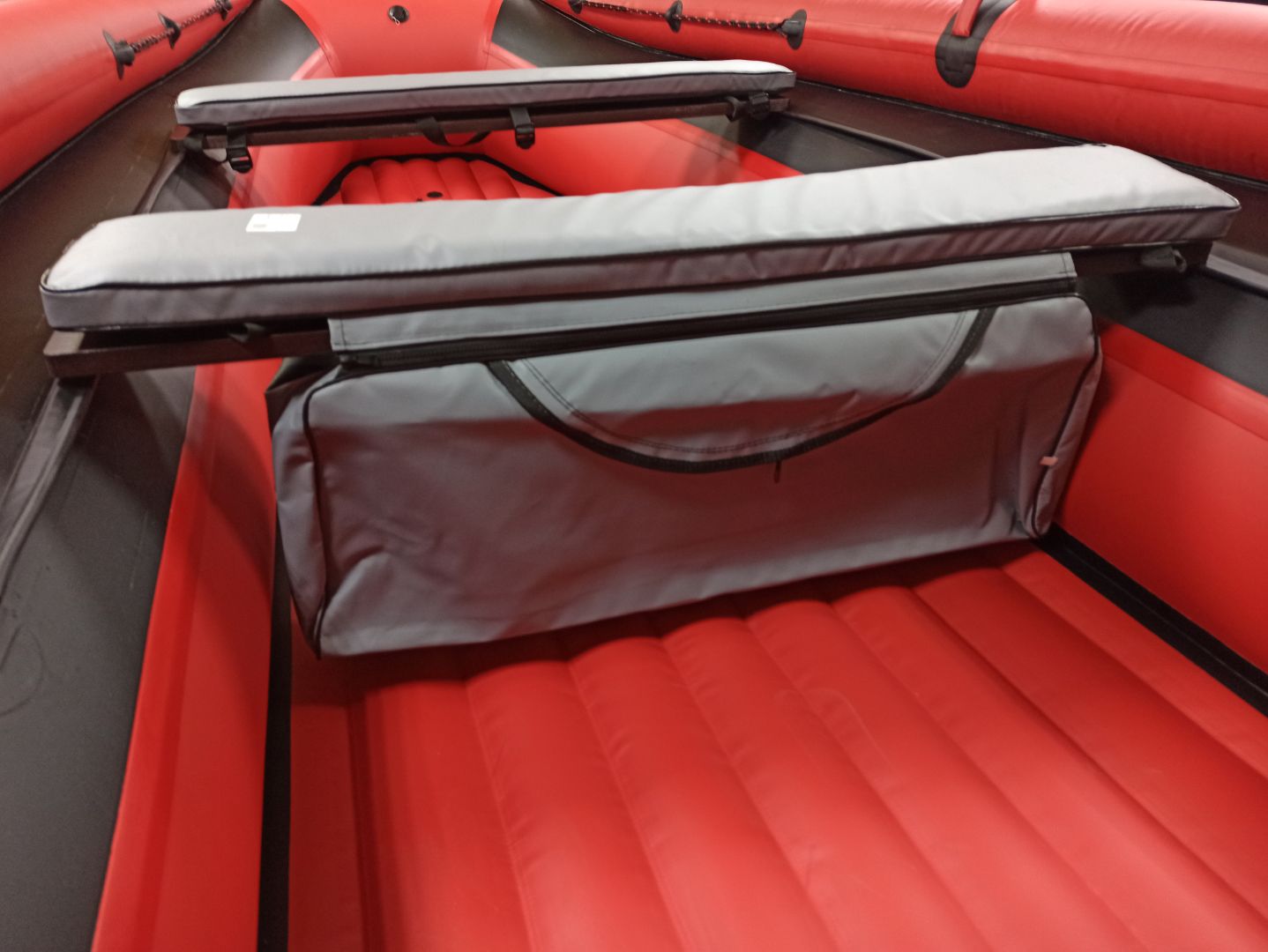 КОМПЛЕКТ МЯГКИХ НАКЛАДОК С СУМКОЙ ДЛЯ ЛОДОК 90Х20 СЕРЫЙ в Волгограде