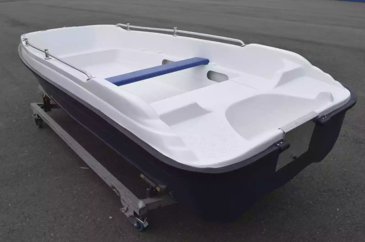 Стеклопластиковая лодка Пингвин New (тримаран) в Волгограде