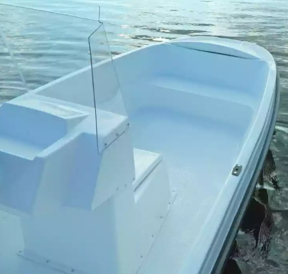 Стеклопластиковая лодка Пингвин с консолью (тримаран) в Волгограде