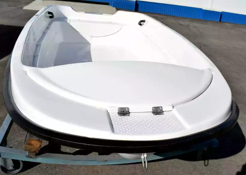 Стеклопластиковая лодка Пингвин (тримаран) в Волгограде