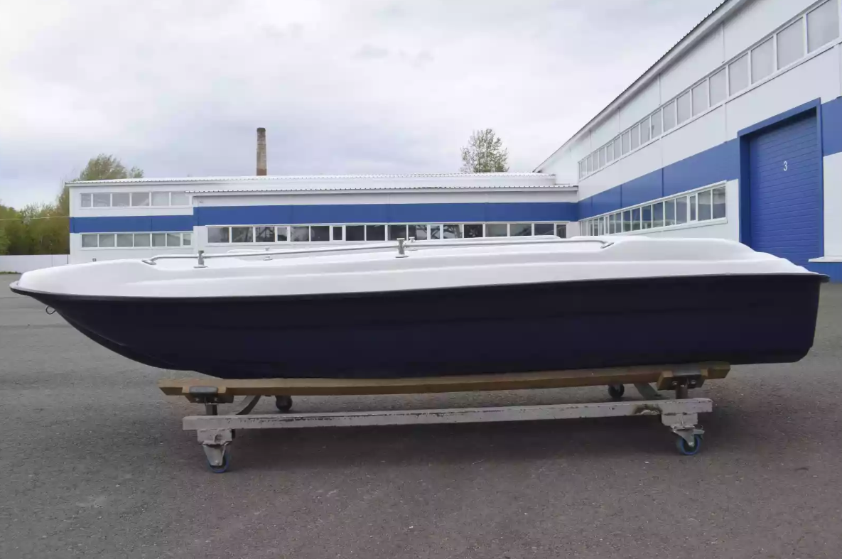 Стеклопластиковая лодка Пингвин New (тримаран) в Волгограде