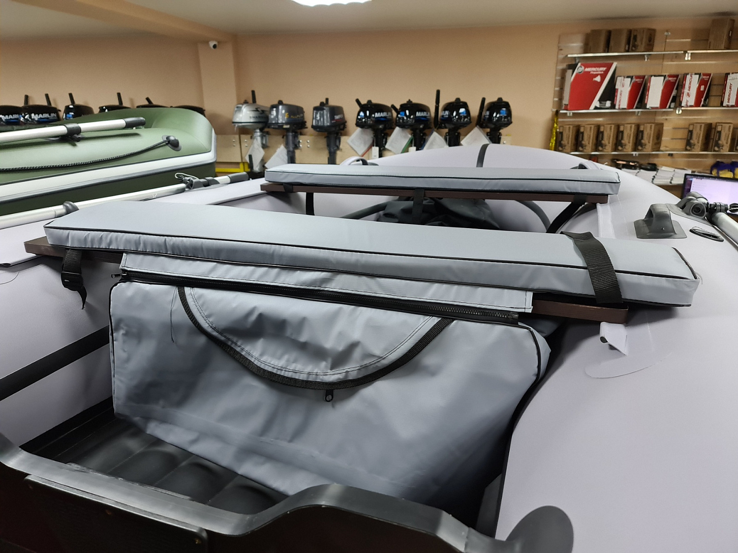 КОМПЛЕКТ МЯГКИХ НАКЛАДОК С СУМКОЙ ДЛЯ ЛОДОК 90Х20 СЕРЫЙ в Волгограде