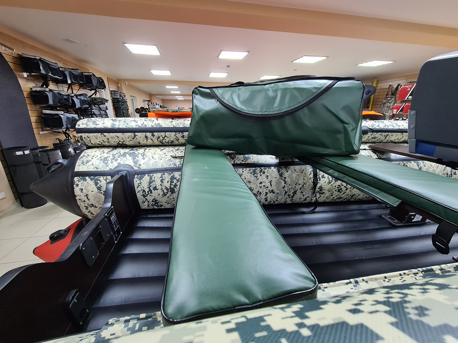 КОМПЛЕКТ МЯГКИХ НАКЛАДОК С СУМКОЙ ДЛЯ ЛОДОК 110Х20 ЗЕЛЕНЫЙ в Волгограде